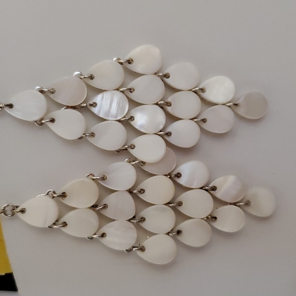 White shell chandelier earrings - Picture 2 of 2